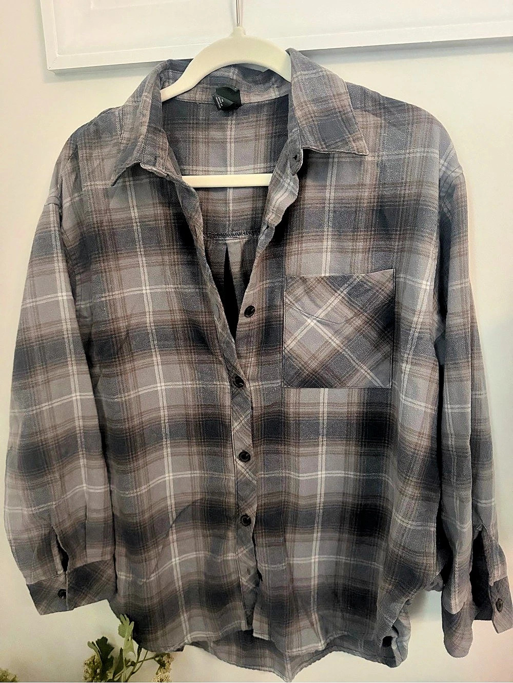 Wild Fable Flannel Plaid Button Down in Gray Size Medium